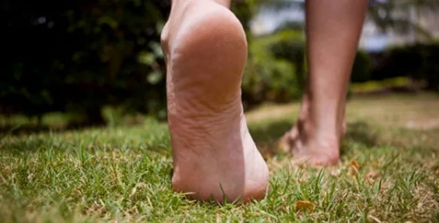 Τρέξτε ξυπόλυτοι, κάνει καλό στη μνήμη!