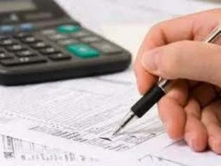 Ποιοί κερδίζουν, ποιοί χάνουν και πόσα από τις νέες φορολογικές κλίμακες