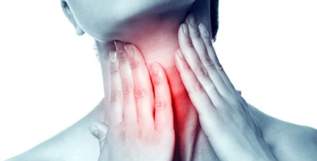 Πώς θα καταπολεμήσετε με φυσικό τρόπο τον πονόλαιμο το καλοκαίρι