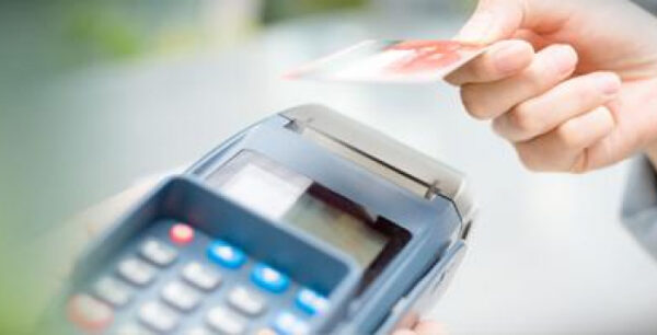 Πρόσκαιρο «φρένο» στα πρόστιμα για τα POS, ζητά η ΕΣΕΕ
