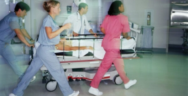 Ειδικευόμενοι γιατροί σε… ρόλο τεχνολόγων στο “Έλενα Βενιζέλου”