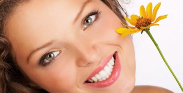 Τα 4 μυστικά για να δείχνεις 10 χρόνια πιο νέα!