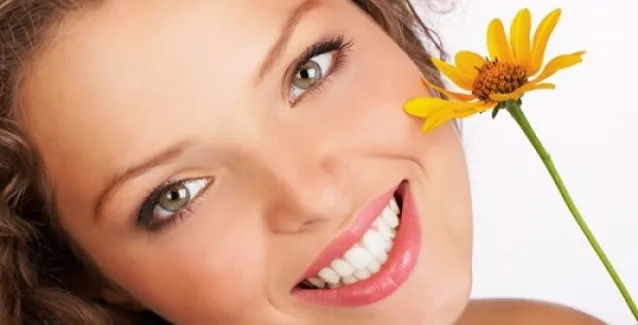 Οι 4 τροφές που «σβήνουν» τους μαύρους κύκλους