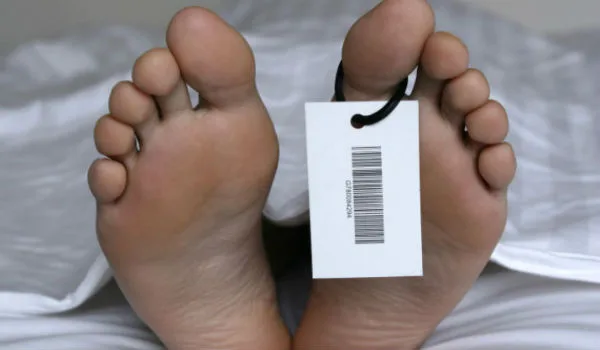 Δεκαεννιάχρονη ζούσε για καιρό με το πτώμα της νεκρής μητέρας της