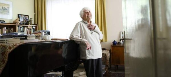 Γιατί πήρε Διδακτορικό στα … 102 χρόνια της!