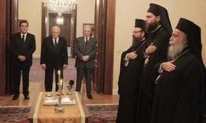 22-10-14 Παρουσία του ΥΦΥΠΑΙΘ Αλέξανδρου Δερμεντζόπουλου στην τελετή διαβεβαίωσης νέων Μητροπολιτών