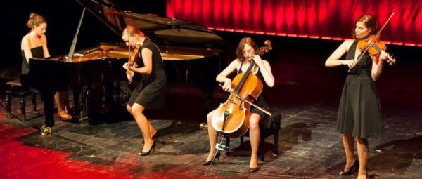 Όταν αυτές οι 4 γυναίκες ανέβηκαν στη σκηνή κανείς δεν περίμενε αυτό που ακολούθησε..