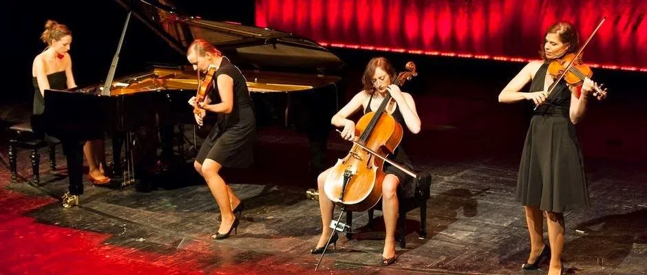 Όταν αυτές οι 4 γυναίκες ανέβηκαν στη σκηνή κανείς δεν περίμενε αυτό που ακολούθησε..