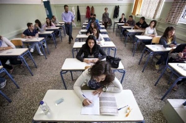 Δείτε πώς με βαθμούς 0,53 και 0 σε Αρχαία και Ιστορία μπήκε στο Πανεπιστήμιο!