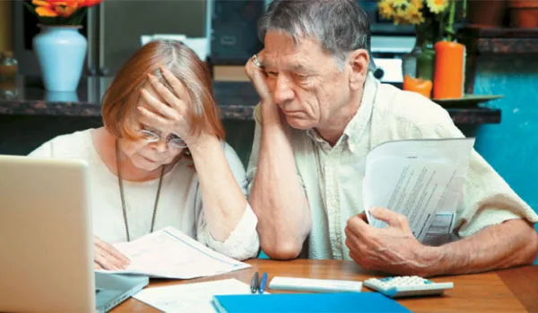 Κούρεψαν παράνομα έως και 120 ευρώ σε 500.000 συντάξεις