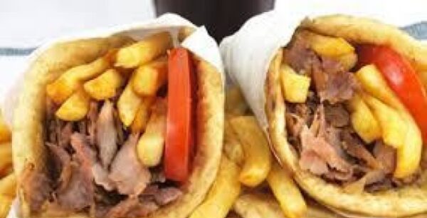 Σουβλάκι: Μειώθηκαν οι παραγγελίες λόγω… ακρίβειας – Ανησυχία για ΝΕΕΣ αυξήσεις