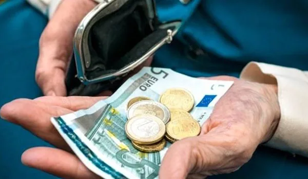 Έξτρα μειώσεις σε συντάξεις. Κρυφό… κούρεμα έως και 120 ευρώ