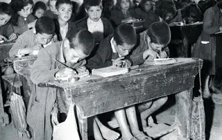 Παλιές φωτογραφίες από ελληνικά σχολεία!