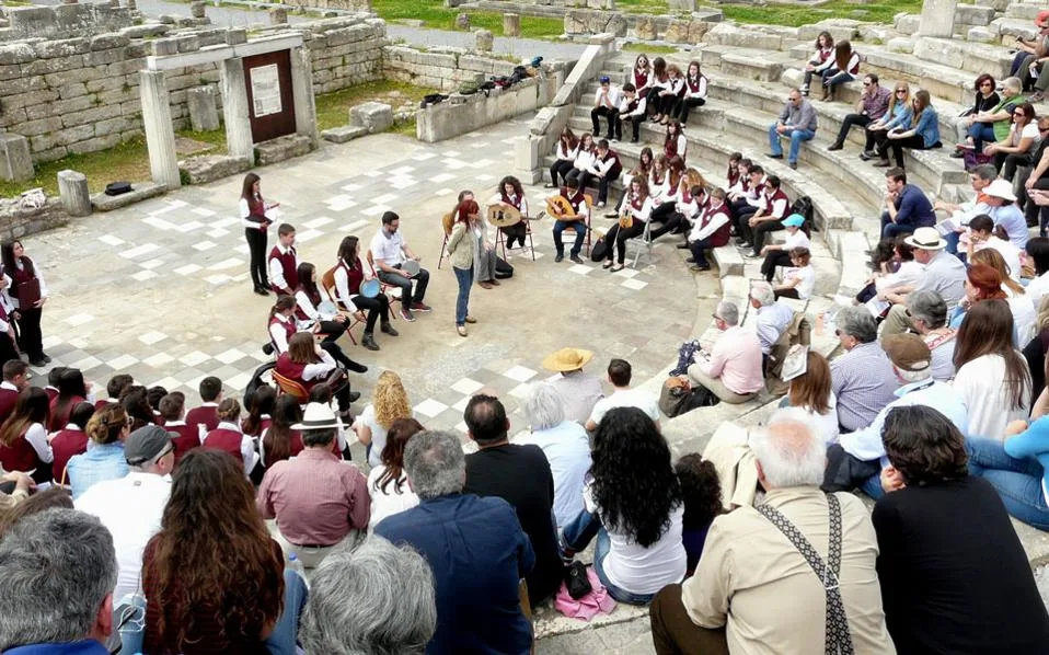 Υιοθεσία αρχαίων θεάτρων. Μαθητές ξεναγούν μαθητές σε αρχαία θέατρα