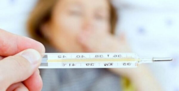 Δέκατα πυρετού: Τι ισχύει ακριβώς και ποιες οι πιθανές επιπλοκές