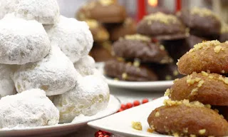 Πόσες θερμίδες έχουν κουραμπιέδες και μελομακάρονα