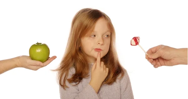 Τα 12 καθημερινά λάθη που παχαίνουν τα παιδιά μας