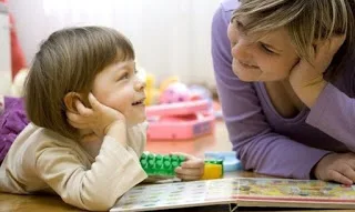 Πώς να το βοηθήσεις να μιλάει σωστά ανά ηλικία