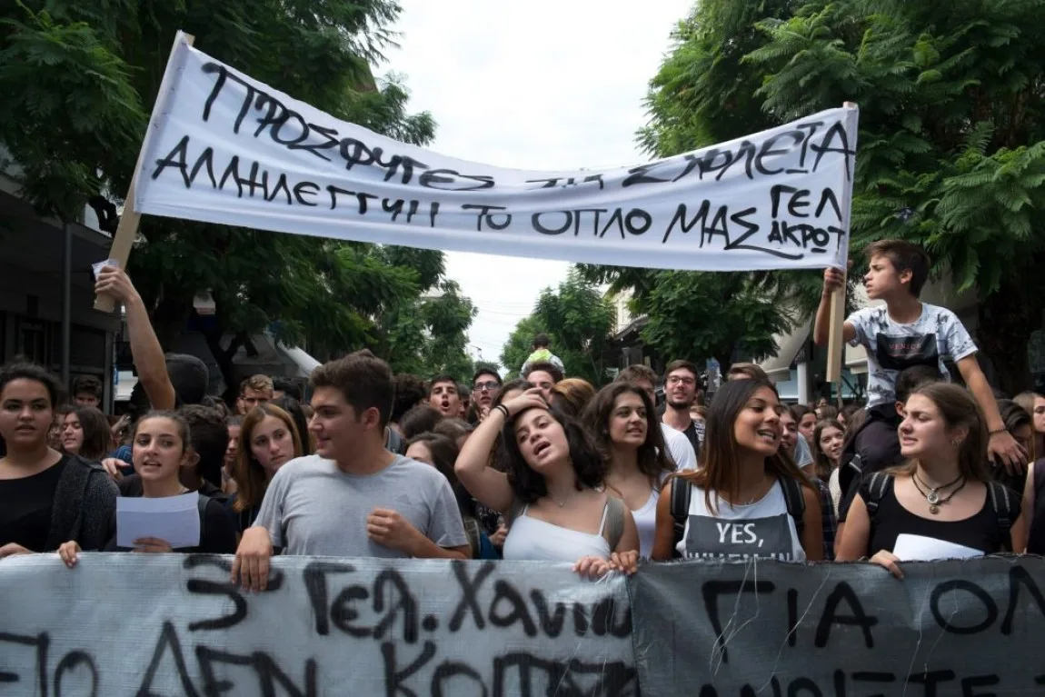 Εκατοντάδες μαθητές διαδήλωσαν υπέρ των προσφύγων στα Χανιά