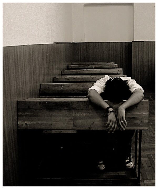 Ματωμένα θρανία…