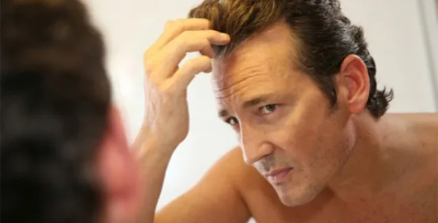 Έχετε τριχόπτωση; Δείτε τι μπορεί να φταίει