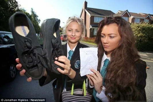 Απέβαλαν 100 μαθητές γιατί φορούσαν αθλητικά παπούτσια [photos]