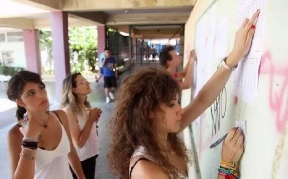 Πρεμιέρα εγγραφών με φόβους για… τσουνάμι μετεγγραφών