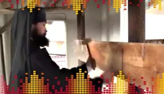 Χτυπά το σήμαντρο και εντυπωσιάζει! [video]