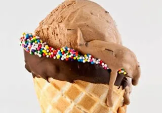 Δείτε τον ταχυδακτυλουργό παγωτατζή !