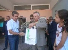 Ψάχνανε τον υπουργό Παιδείας Ανδρέα Λοβέρδο στην Πύλη Τρικάλων