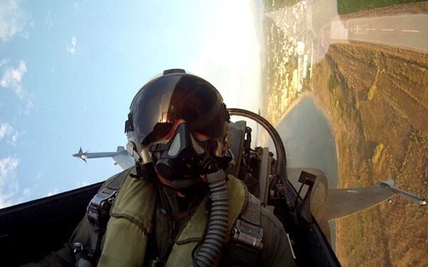 Ο πιλότος του F-16 που συγκίνησε όλη την Ελλάδα μίλησε για το μήνυμα που έστειλε στους πολίτες