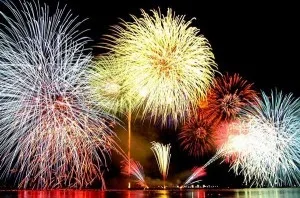 Τρομερό βίντεο: Τα πιο εντυπωσιακά πυροτεχνήματα