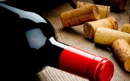 Δείτε τους 5 τρόπους για να ανοίξετε ένα μπουκάλι κρασί χωρίς ανοιχτήρι