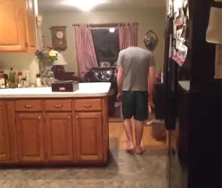 Πως να κάνετε το κεφάλι σας να “εξαφανιστεί” [Video]