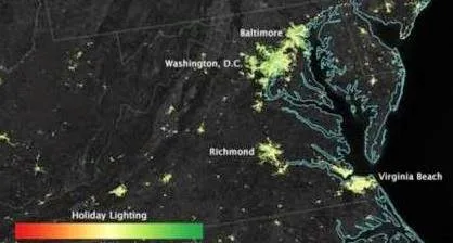 Πώς φαίνονται από το διάστημα τα χριστουγεννιάτικα λαμπάκια