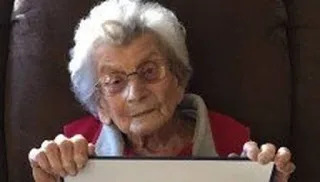 Ποτέ δεν είναι αργά. Αυτή η γυναίκα πήρε πτυχίο στα… 102!