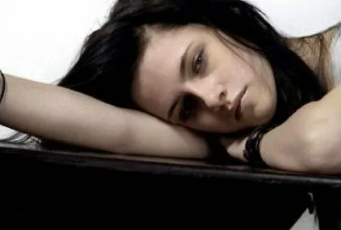 Το τρικ των 5 λεπτών για να σηκωθείς από τον καναπέ