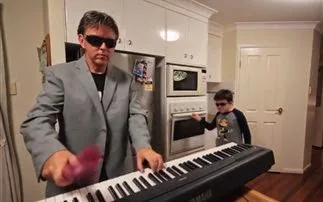 Όταν λείπει η μαμά από το σπίτι [video]