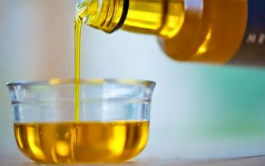 Πως να εξαφανίσετε γρήγορα τον λεκέ από λάδι