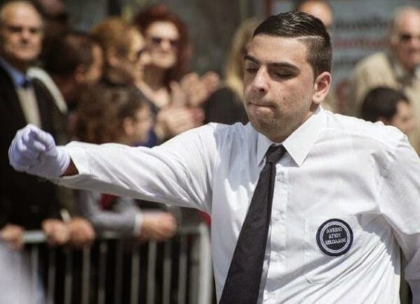 Ο τυφλός μαθητής που παρέλασε και συγκλόνισε τους πάντες [video]