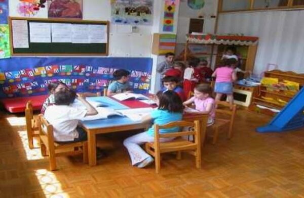Δημοτικό Βρεφοκομείο Πάτρας – Τα παιδιά ζωγράφιζαν σε ψηφοδέλτια … της Χ.Α !