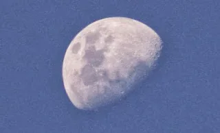 Γιατί το φεγγάρι είναι ορατό την ημέρα