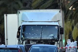 Νίκαια επίθεση: Τι περιγράφουν αυτόπτες μάρτυρες για τον 31χρονο δράστη;