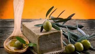 Υγεία: Τσάι κατά της πιτυρίδας, αντιόξινα για τα τσιμπήματα και άλλες περίεργες «συνταγές»