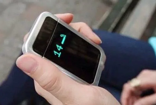 ΕΞΥΠΝΟ: Ανακαλύψτε τον αναπτήρα που θα σας κόψει το κάπνισμα! [Video]