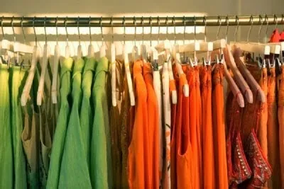 Πώς θα βγάλεις τη μυρωδιά του τσιγάρου από τα ρούχα σου;