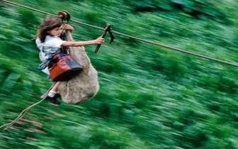 Παιδιά παίζουν τη ζωή τους κορώνα γράμματα στο βωμό της μόρφωσης… [photos]