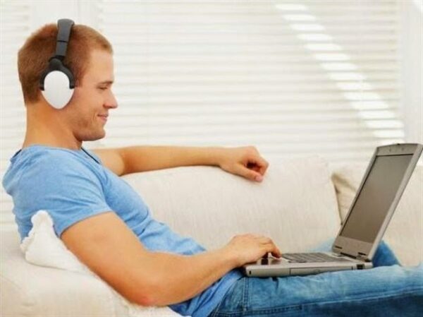 Βάζετε το λάπτοπ στα πόδια σας; Δείτε τι θα πάθετε!