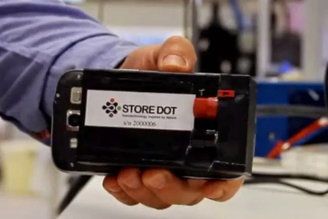 Φορτίστε το κινητό σας σε 30 δευτερόλεπτα! [video]