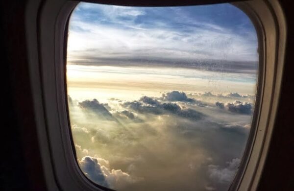 Γιατί να κάτσετε σε θέση με παράθυρο στο αεροπλάνο